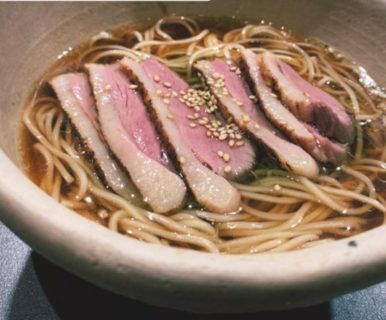 【十彩】和食とイタリアン！？創作料理店で味わう 鴨麺 ¥1,100（税込）