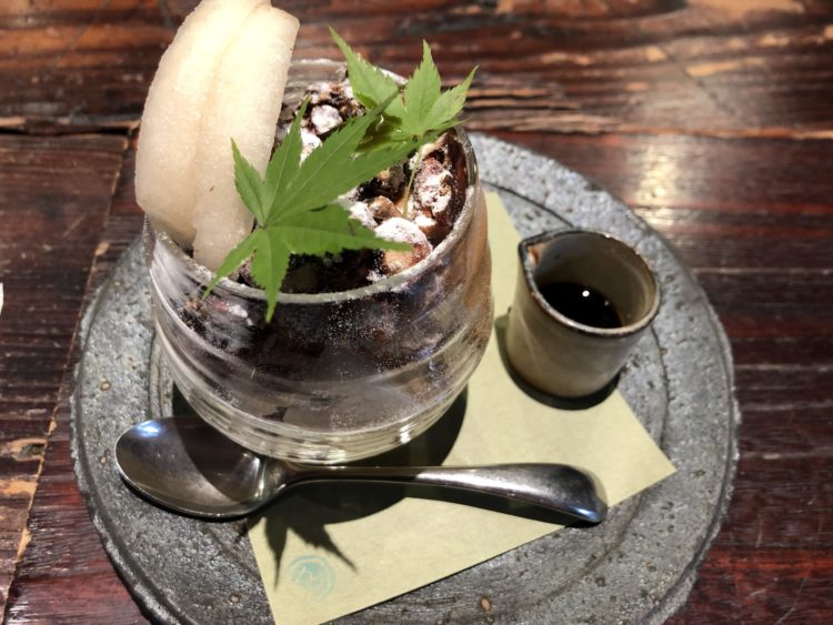 【omo cafe】４種類もの食感が楽しめる！和梨のキャラメルパフェ ¥900（税込）