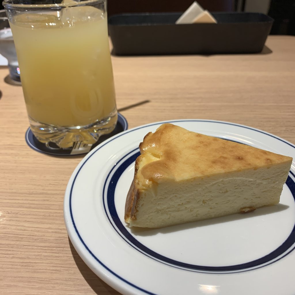 【Okaffe kyoto】海外でも有名パティシエ一押し★　バスクチーズケーキ ¥550（税込）
